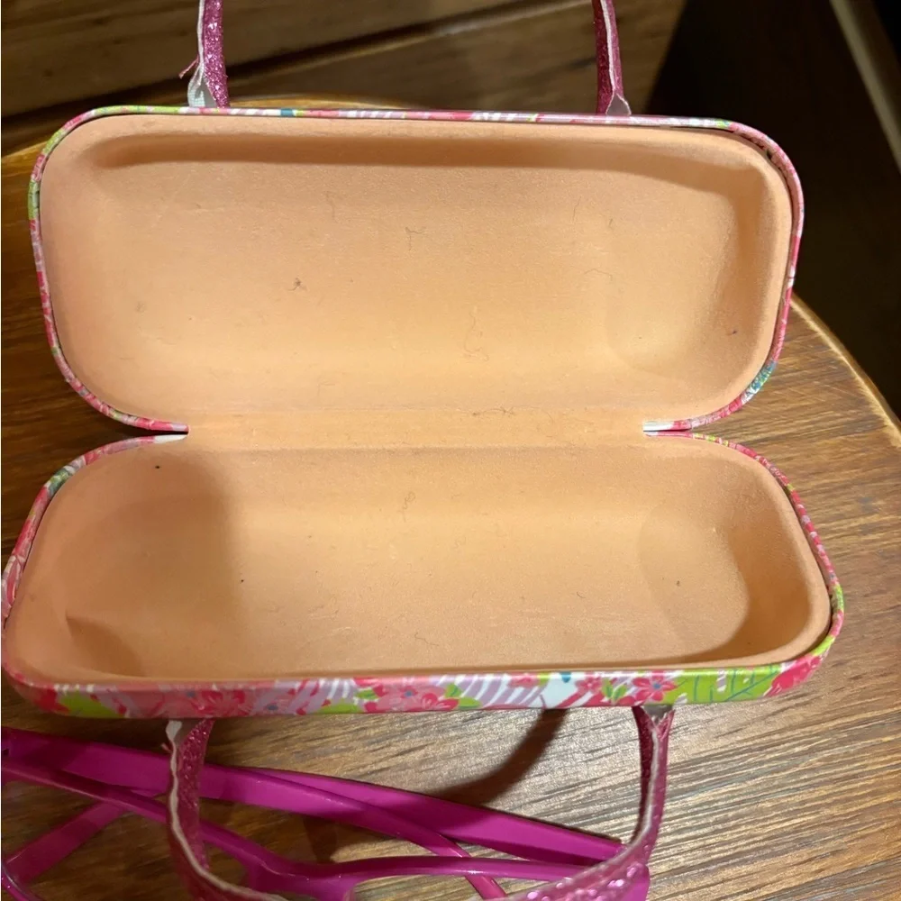 Tommy Bahama Kids eye/sun glasses case with “got milk” eyeglasses